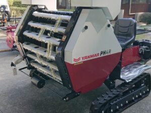 畝立て機とニンニクの植え付け機の導入